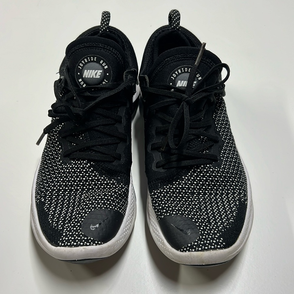 🏃‍♀️ Nike Joyride run Size 8.5 Black and White